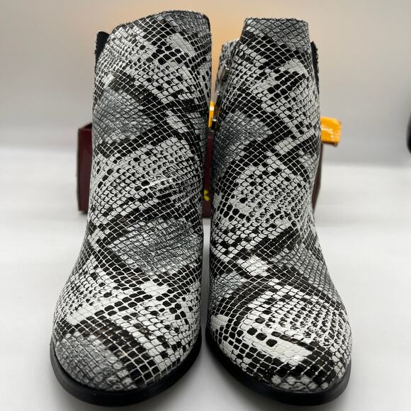 Forever Faux Leather Chunky Heeled Boots Womens Size 7.5 Snake Gray Color Bootie - Picture 5 of 11